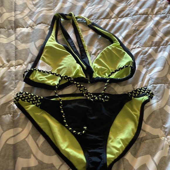 Mossimo 2 Piece Bikini Black and Green Inside With Removable Pads L/M - Picture 3 of 5